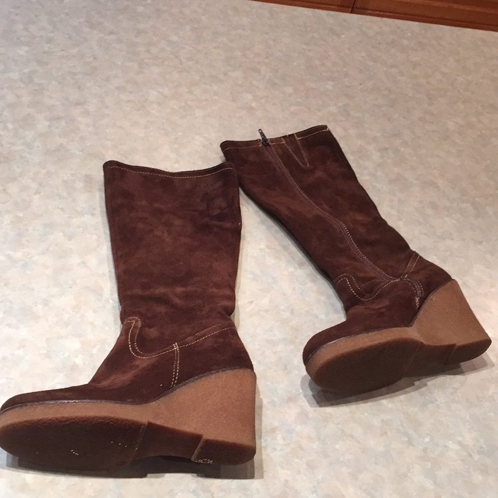 Steve Madden brown suede boots